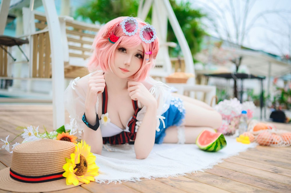 焖焖碳是一位新晋的职业Coser,凭借一??3