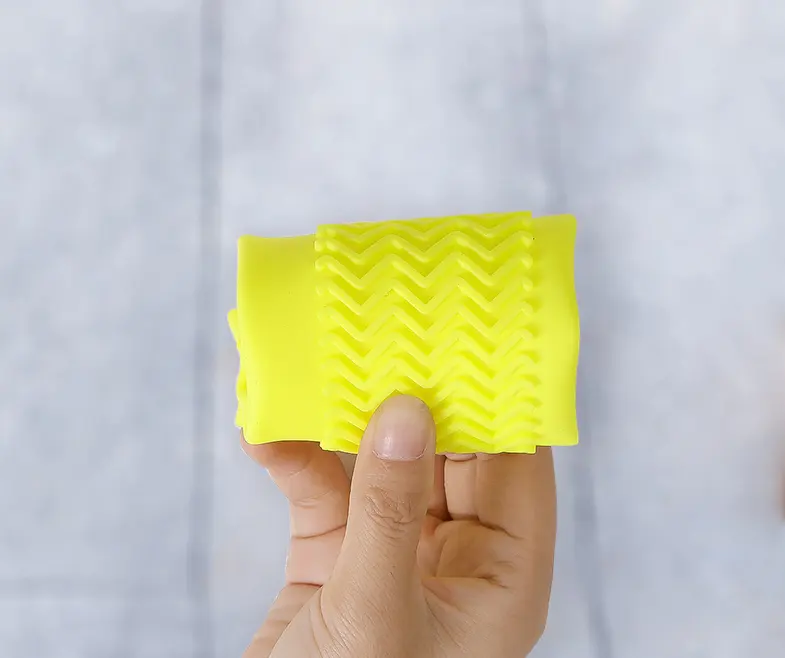 thumbnail image 4 of Fundas de silicona impermeables para zapatos para la lluvia, cubiertas de goma antideslizantes reutilizables para zapatos de lluvia, zapatos de ciclismo para mujeres, niños (amarillo mediano, 4 of 4