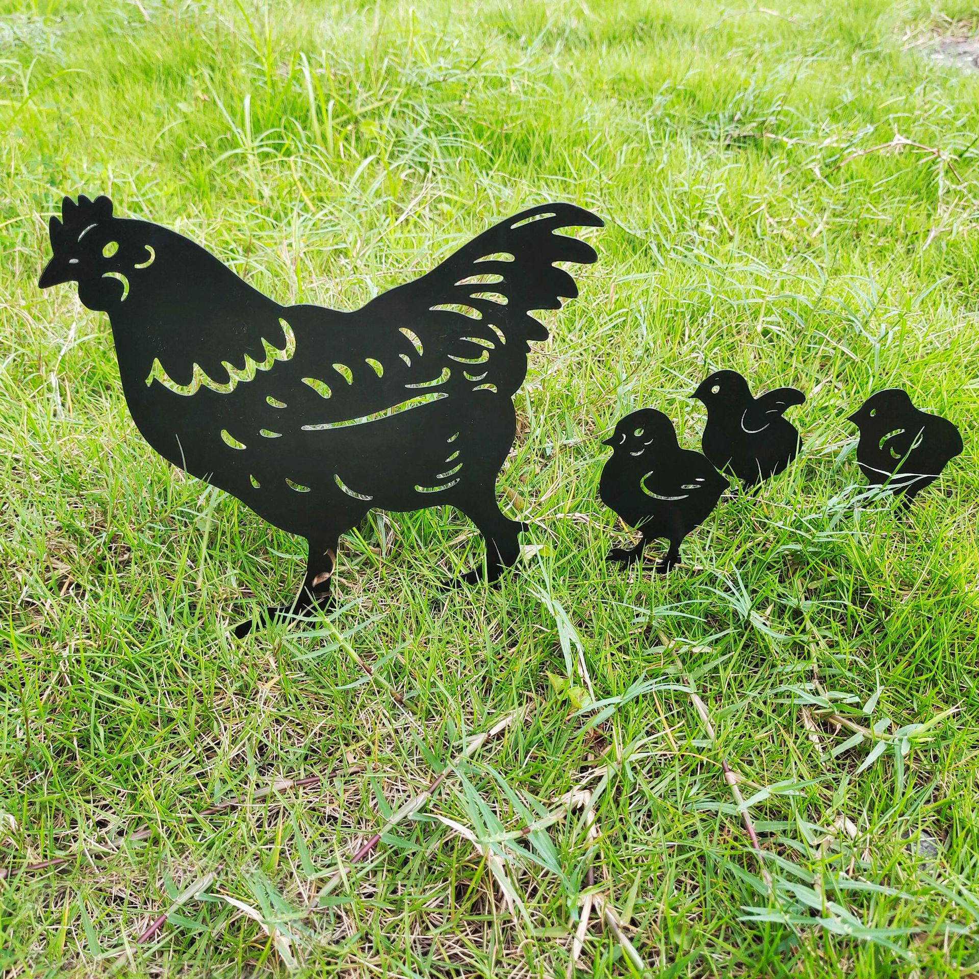 thumbnail image 2 of Estatuas decorativas de silueta de gallina y pollitos YONGSHENG juego de 4 decoraciones de césped, 2 of 5