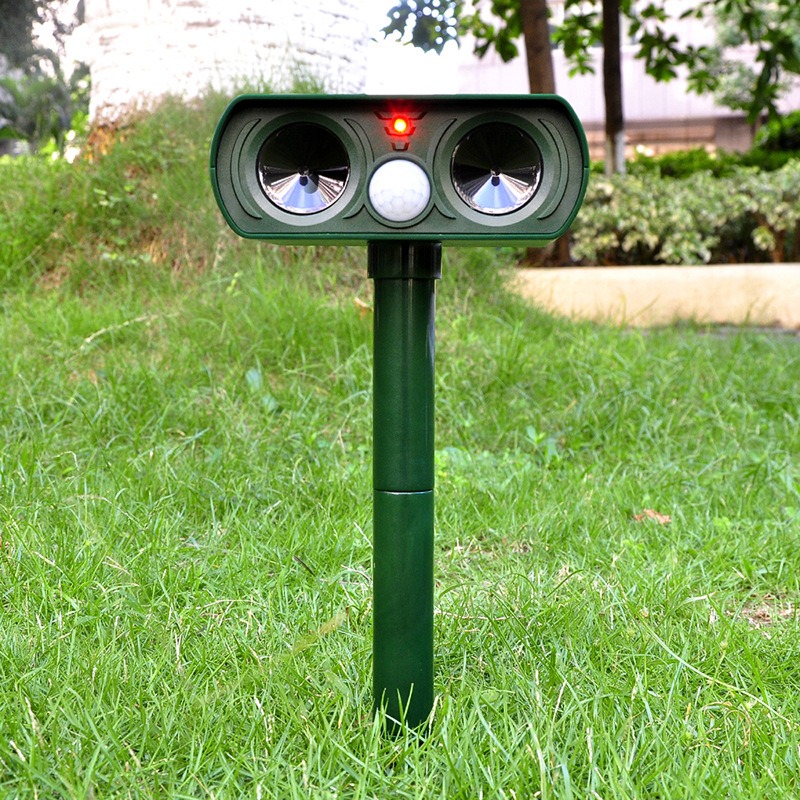 thumbnail image 1 of Repelente Solar de Animales YONGSHENG con Sensor de Movimiento y Alarma de Luz LED, 1 of 5