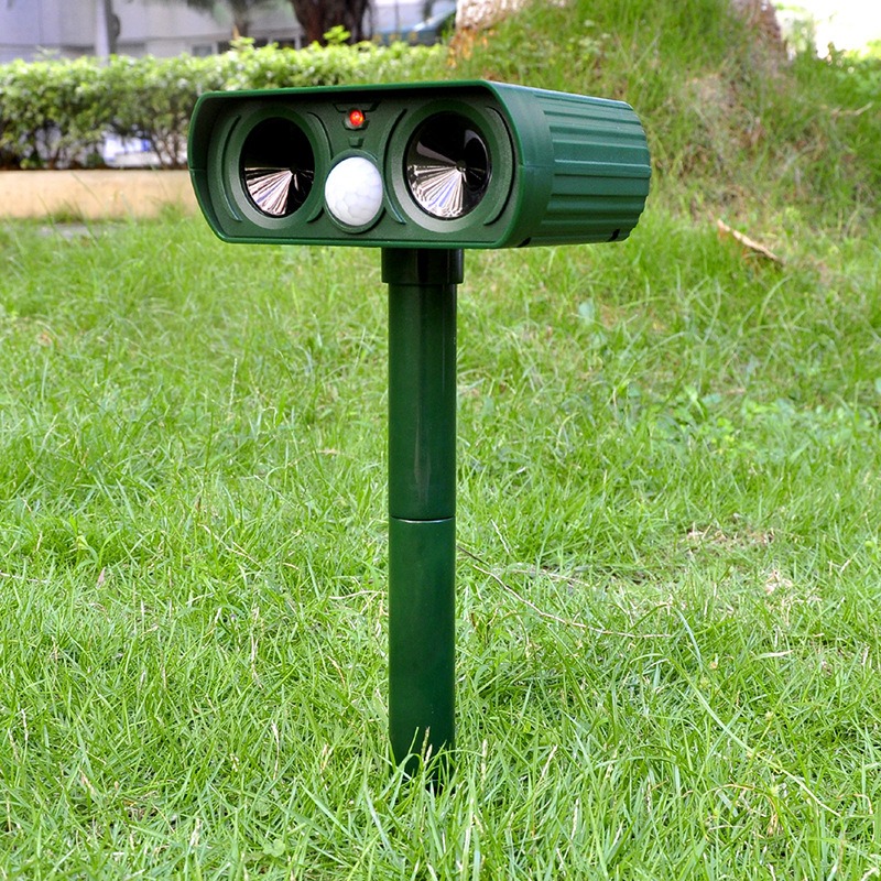 thumbnail image 4 of Repelente Solar de Animales YONGSHENG con Sensor de Movimiento y Alarma de Luz LED, 4 of 5