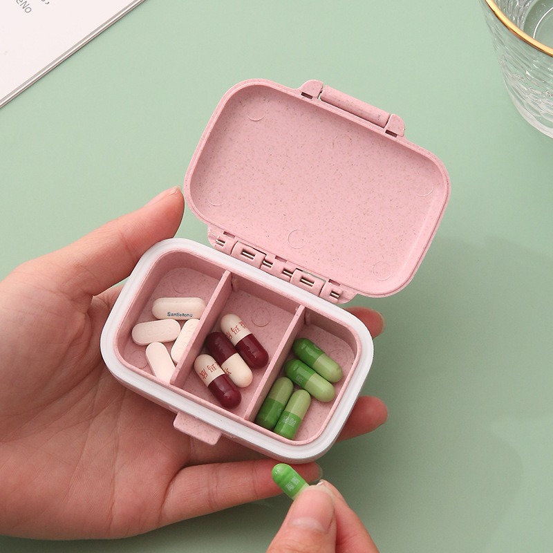 thumbnail image 5 of Pastillero pequeño, organizadores de pastillas de viaje, caja de almacenamiento de medicamentos portátil, pastillero de trigo con 3 compartimentos para bolso. mini, 5 of 5