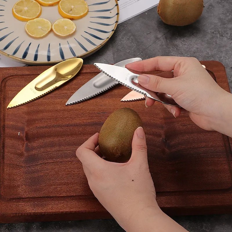 thumbnail image 2 of Kiwi Spoon Knife 2 en 1 Rebanador de Frutas de Aguacates Reutilizables Cucharas para pelar Acero Inoxidable Multiusos para el hogar Juego de 4 (Oro), 2 of 4
