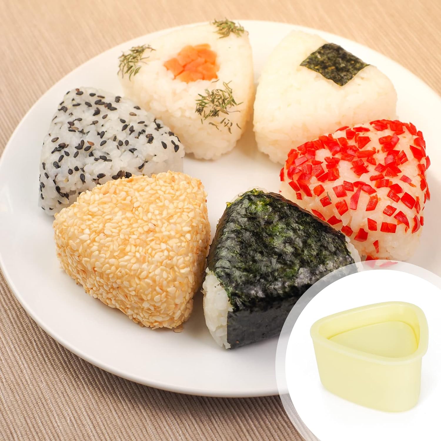 thumbnail image 4 of Molde para Sushi YONGSHENG 4 Piezas Triangular Kawaii Antiadherente, 4 of 5
