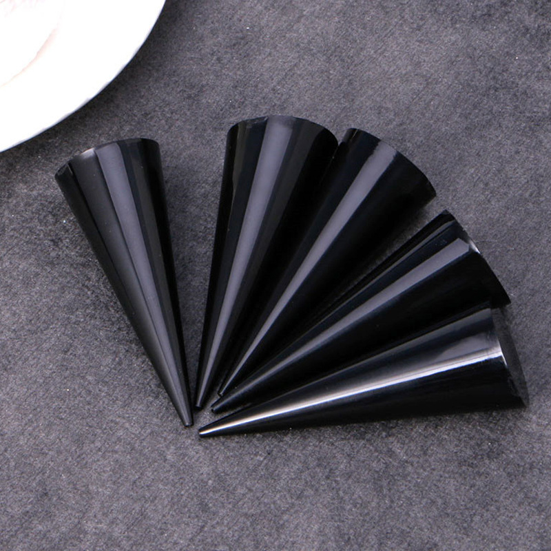 thumbnail image 1 of Paquete de 5 Expositores de Anillos Acrílicos en Forma de Cono YONGSHENG Negro, 1 of 3