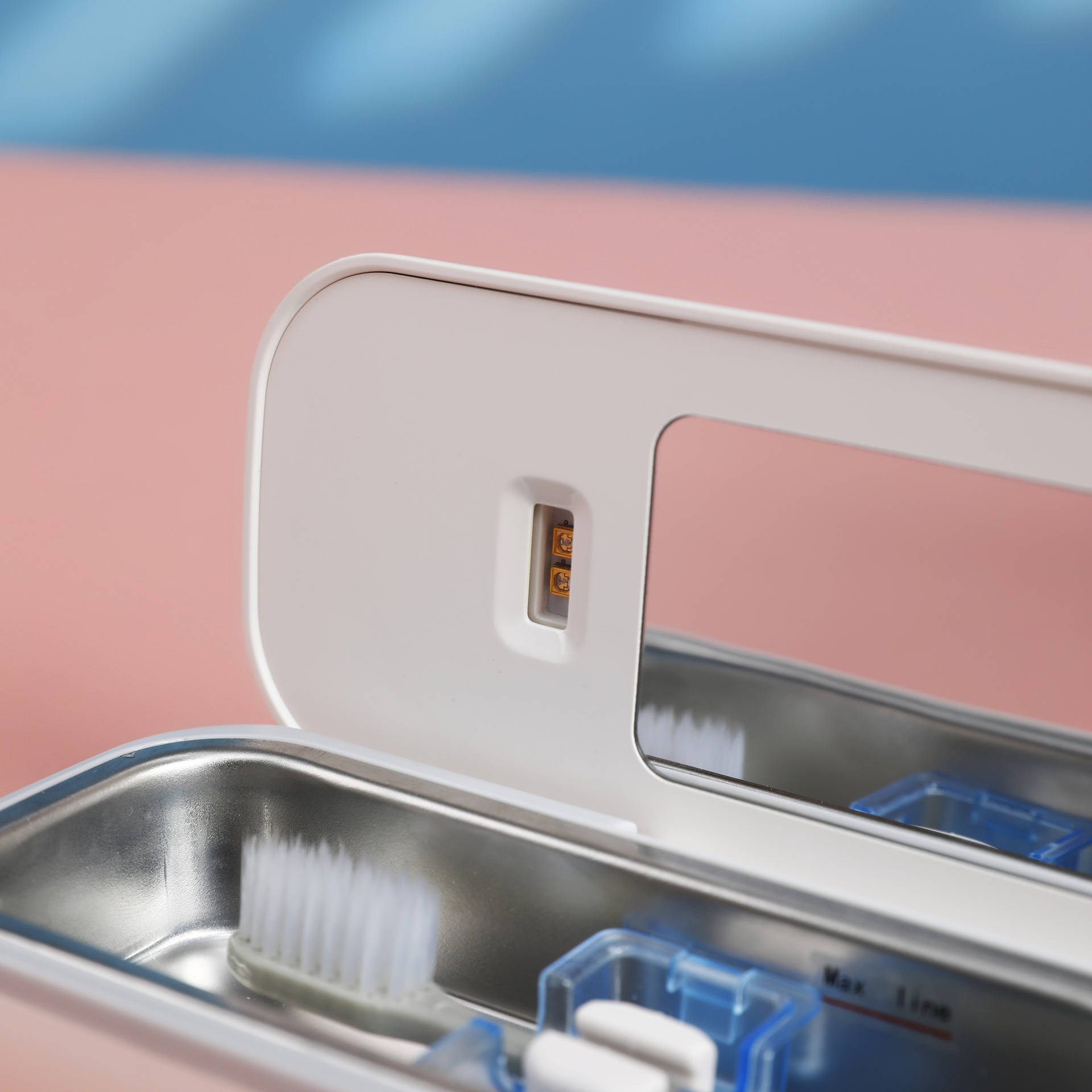 thumbnail image 5 of Desinfectante UV portátil para cepillos de dientes Estuche de viaje Esterilización de ciclo automático UV-C y caja esterilizadora recargable Soporte para limpiador Se adapta a cabezales de c, 5 of 5