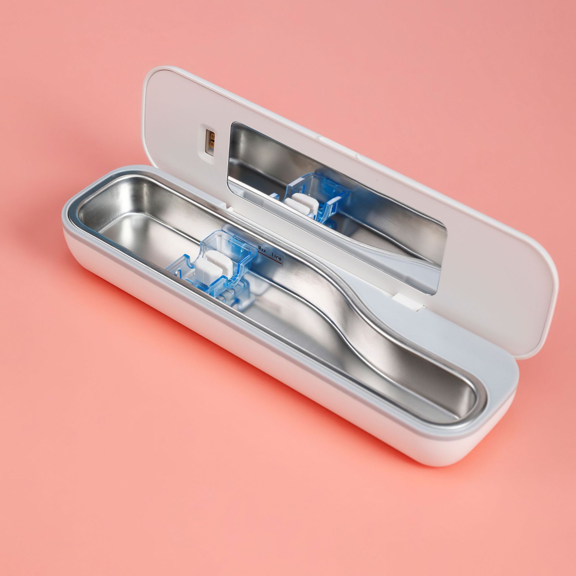 thumbnail image 3 of Desinfectante UV portátil para cepillos de dientes Estuche de viaje Esterilización de ciclo automático UV-C y caja esterilizadora recargable Soporte para limpiador Se adapta a cabezales de c, 3 of 5