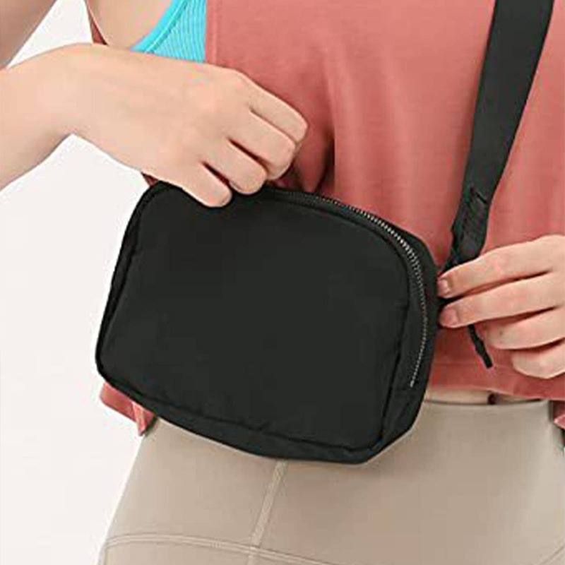 thumbnail image 4 of Riñonera unisex con correa ajustable, mini riñonera para exteriores, senderismo, correr, viajes, color negro, 4 of 5