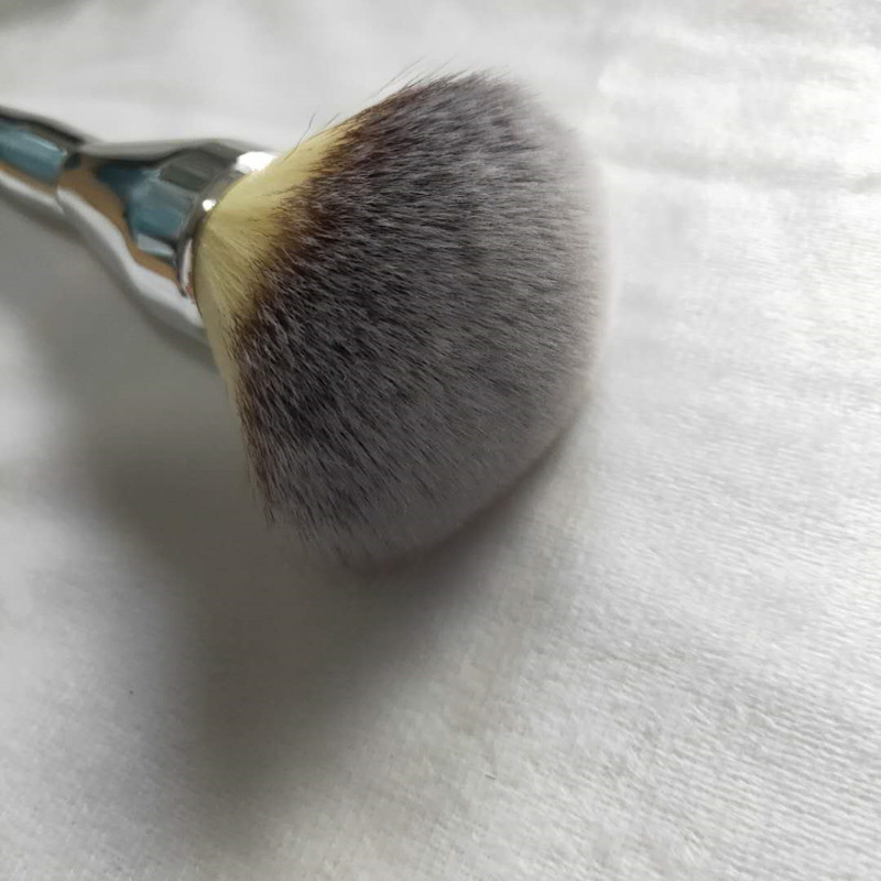 thumbnail image 5 of Brocha de maquillaje YONGSHENG Kabuki Grande para Base Polvos Duradera, 5 of 5