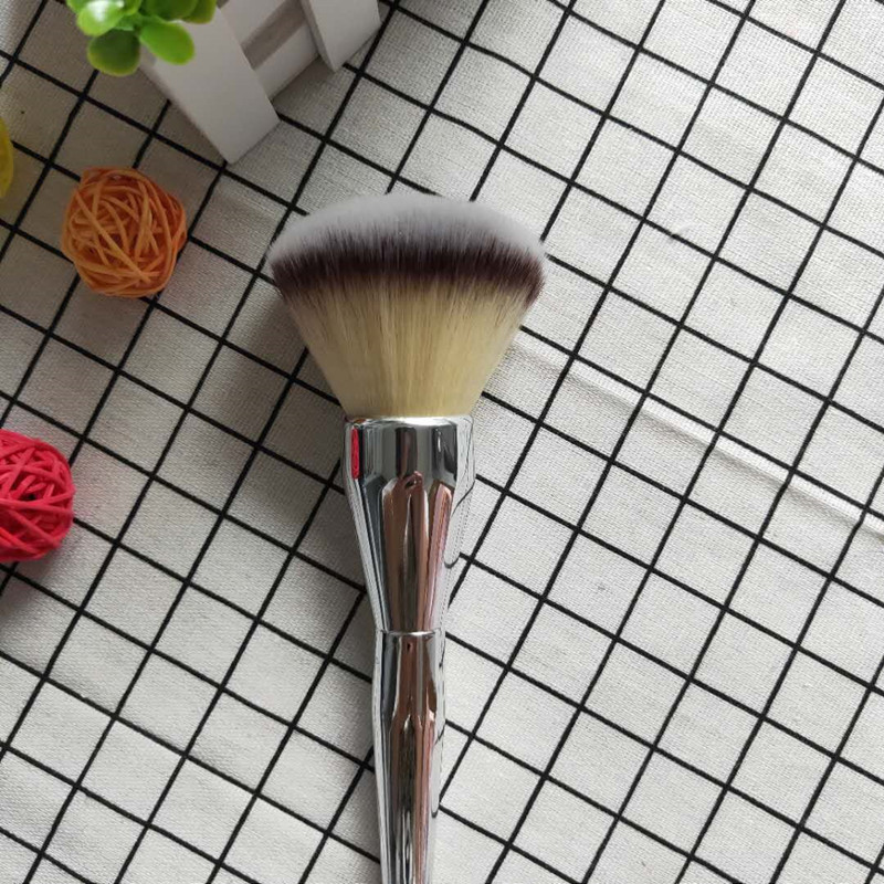 thumbnail image 2 of Brocha de maquillaje YONGSHENG Kabuki Grande para Base Polvos Duradera, 2 of 5