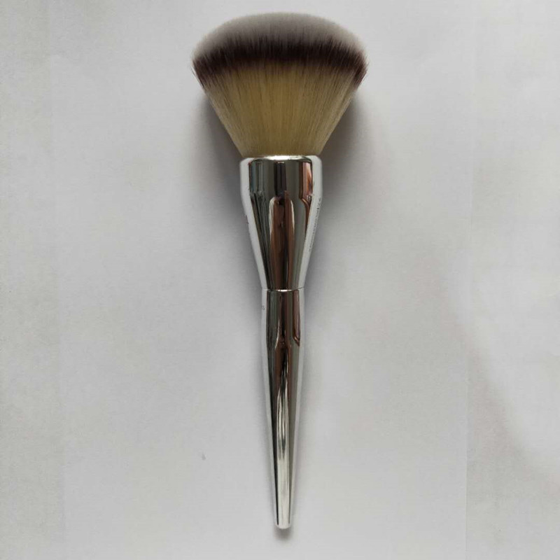 thumbnail image 1 of Brocha de maquillaje YONGSHENG Kabuki Grande para Base Polvos Duradera, 1 of 5