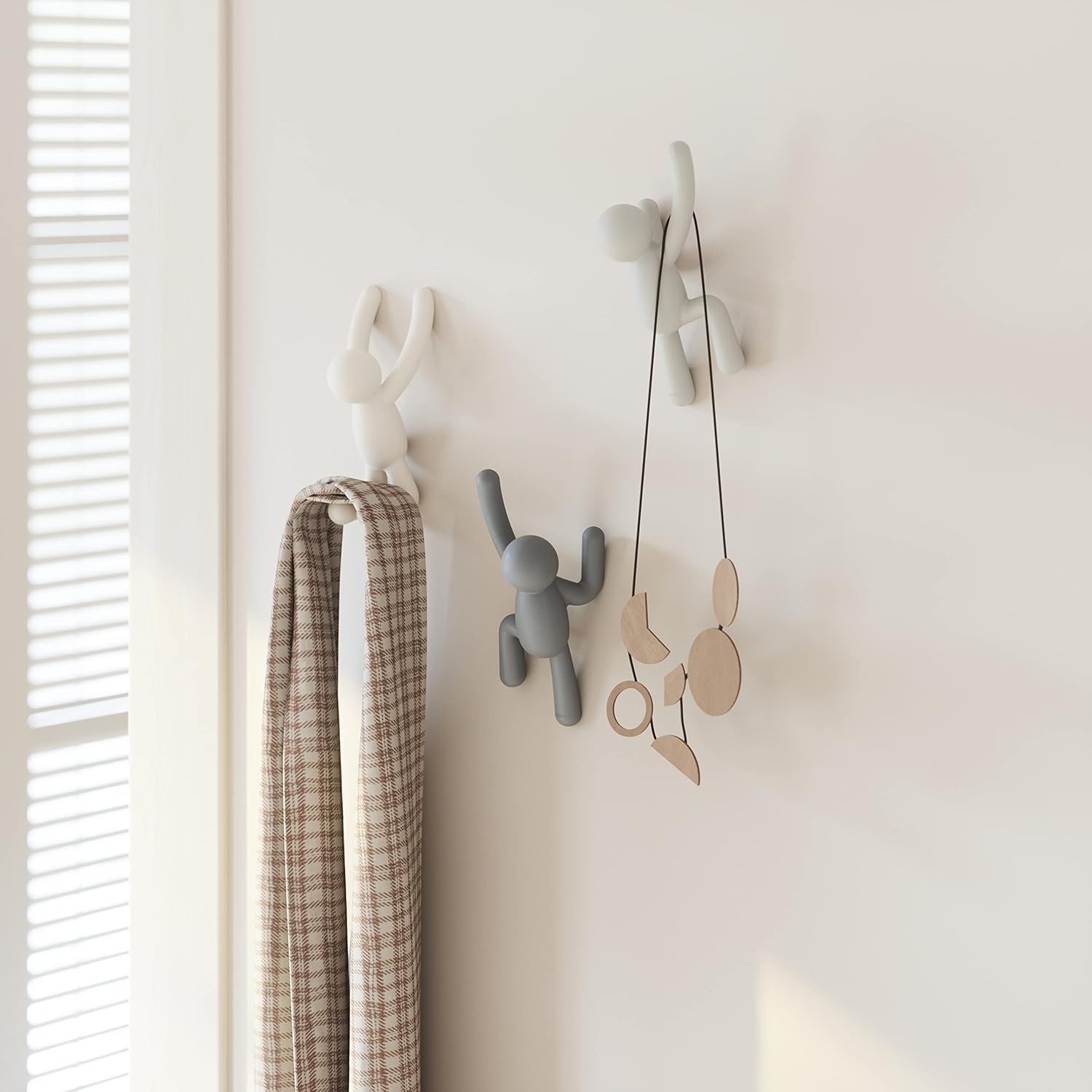 thumbnail image 4 of Juego de 3 tapices de pared (gris/blanco/gris oscuro): colgadores de pared decorativos para abrigos, bufandas, bolsos, mochilas, maletines, etc., 4 of 5