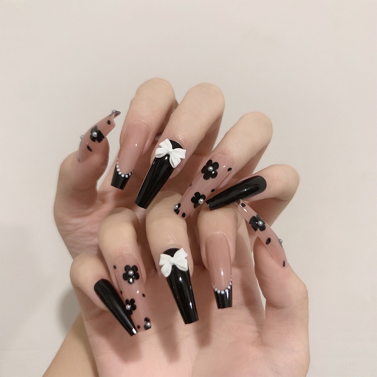 thumbnail image 1 of Uñas postizas cuadradas, uñas postizas cortas, acrílico francés, cobertura completa, uñas postizas para niñas, uñas largas bonitas a presión para Navidad, 1 of 5