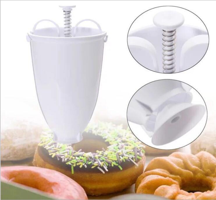 thumbnail image 4 of Una mano Donut Maker Manual Donut Maker Plástico Donut Machine Molde Galleta Donut Maker Donut - Herramienta para hornear DIY (1 PCS, Blanco), 4 of 5