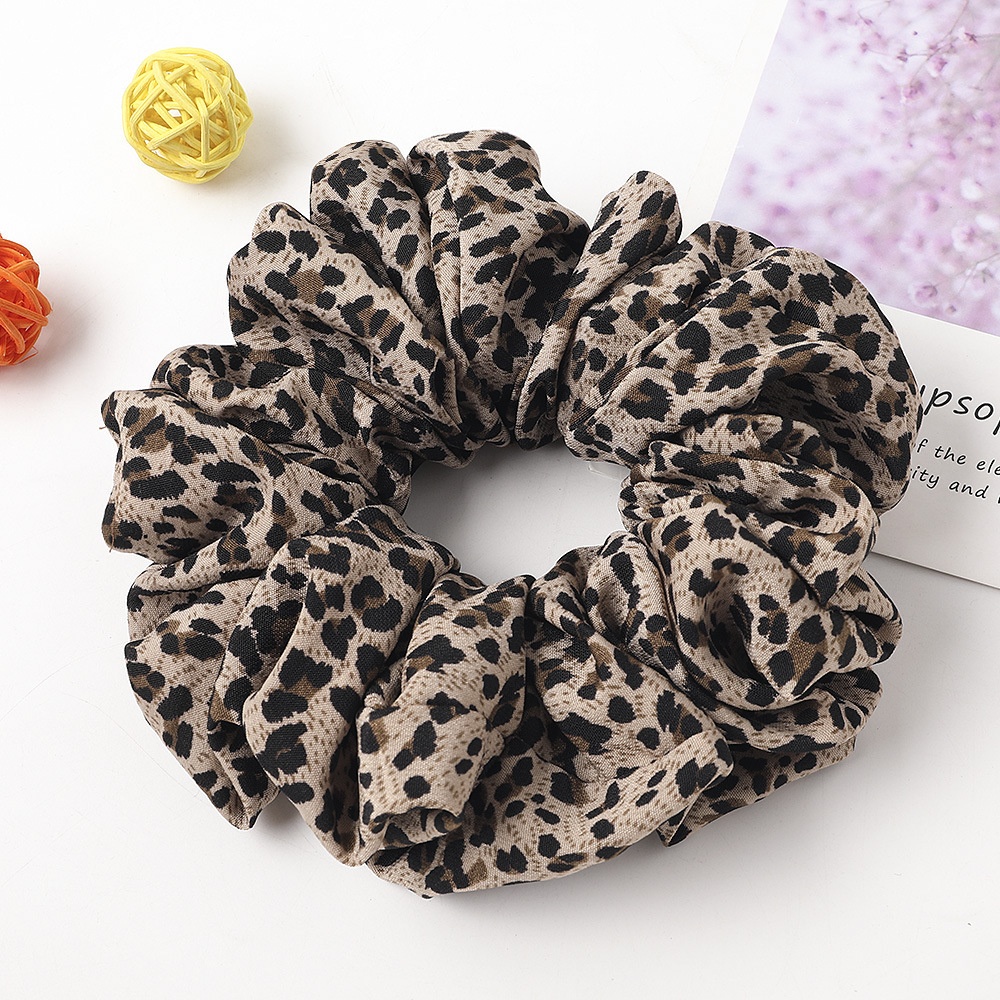 thumbnail image 1 of Coleteros para el cabello para mujeres Grandes decoraciones de scrunchie de satén de seda Lindo scrunchie de cabello de cola de caballo de tela gigante Regalo para niñas, 1 of 5